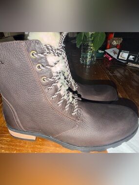 Sorel Emelie Short Lace Cozy Waterproof Boots Women’s 7.5 NWT Blackened Brown